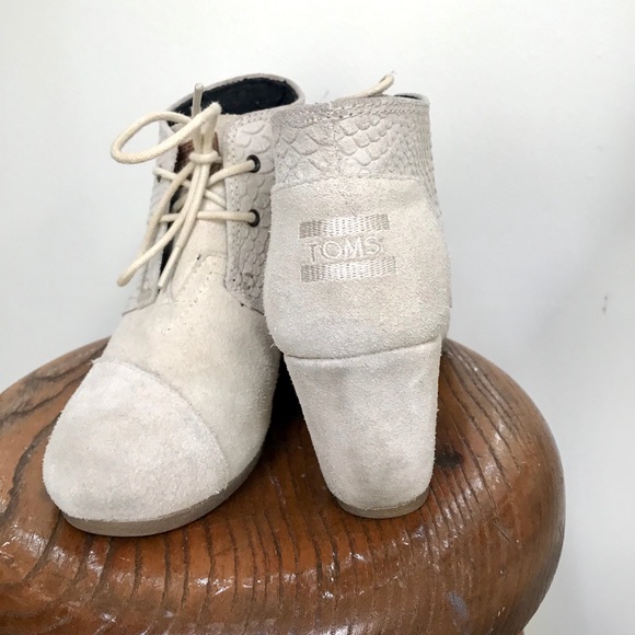 cream high heels - Picture 2 of 2